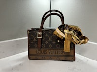 louis vuitton monogram tote bag